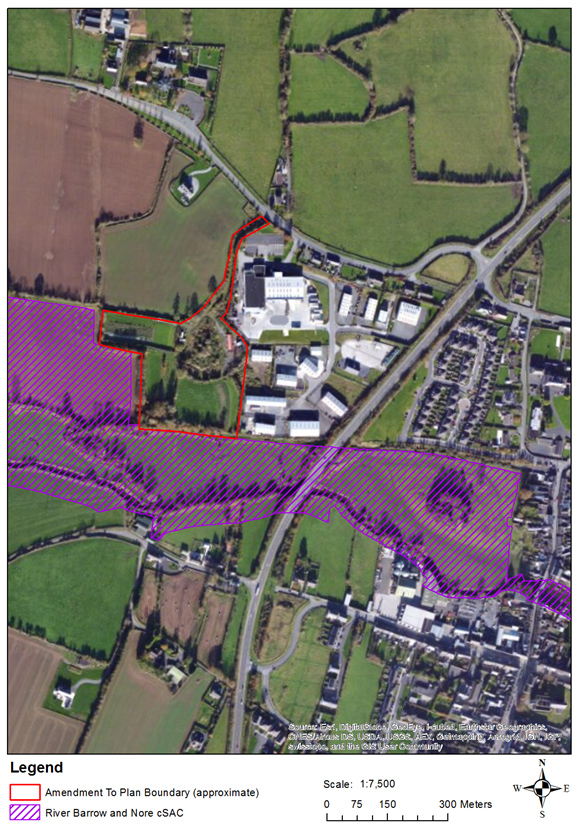 Figure 3 Aerial photograph showing location of the Proposed Amendment lands at Westcourt in relation to the River Barrow and River Nore cSAC. @ ESRI.